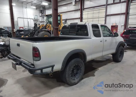 2000 Toyota Tundra Sr5 V8 z USA, uszkodzony, nr VIN 5TBBT4419YS026995